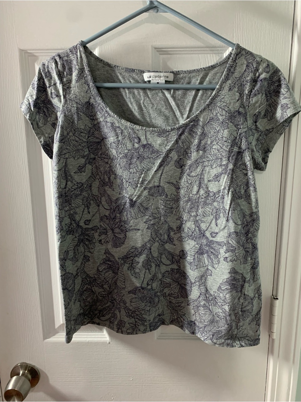 Liz Claiborne Gray Scoop Neck Short Sleeve Tee with Purple Floral Print